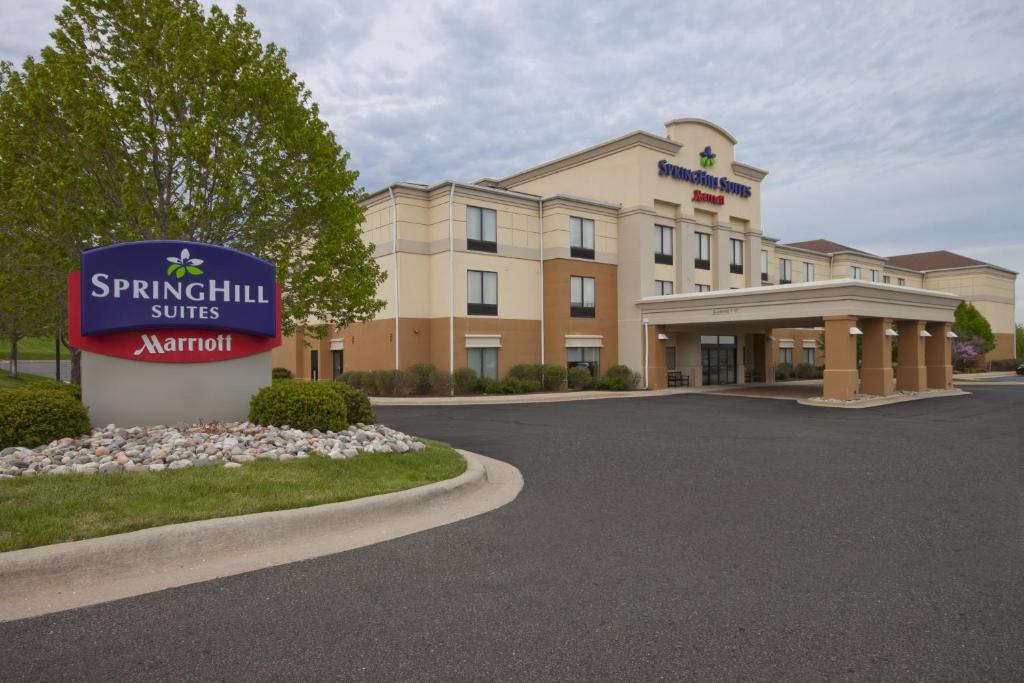 SpringHill Suites Grand Rapids North Main image 1